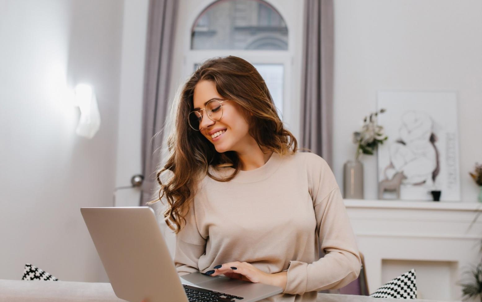 Modernes Büro mit professioneller Arbeitsumgebung für Finanzberatung